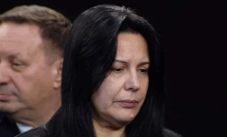 Në nderim të Fatos Nanos, të pranishme Xhoana dhe ish-bashkëshortja Rexhina