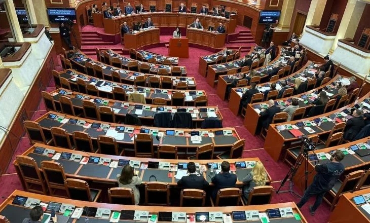 Nën hetim nga SPAK, Balluku përballet me parlamentin për herë të parë/ Ja si e pret opozita prezencën e saj