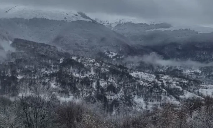 Nën ‘petkun’ e dëborës/ Kosovë, shqiptarët dynden drejt Prevallës për të kaluar fundjavën