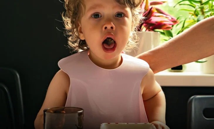 Nëse fëmija juaj s’ka mbushur ende 4 vjeç, mos ia jepni në asnjë mënyrë këtë ushqim