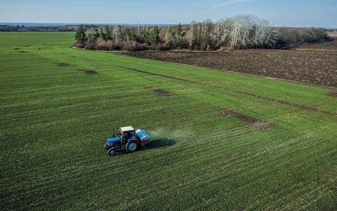 Nga janari 2026, fermerët përfitojnë 10% rimbursim të TVSH-së për farat, pesticidet dhe fidanët!