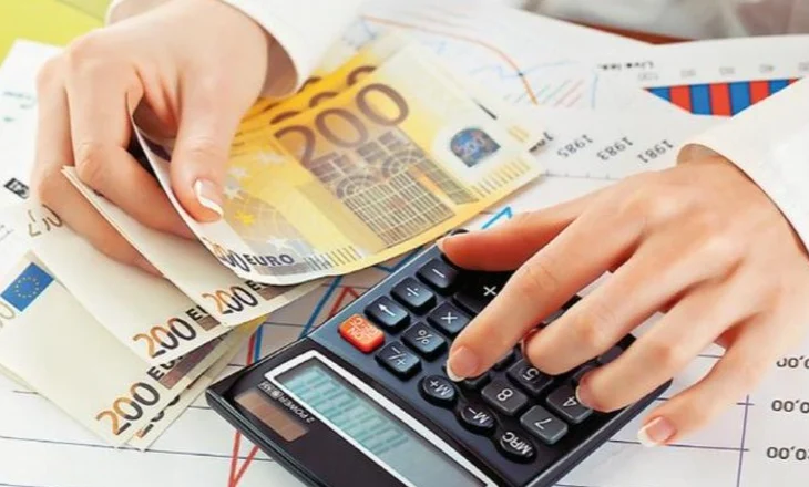 Nga pensionet te ndihma ekonomike dhe bonusi i bebes/ Një e treta e parave të buxhetit 2026 do shkojë për pagesa sociale