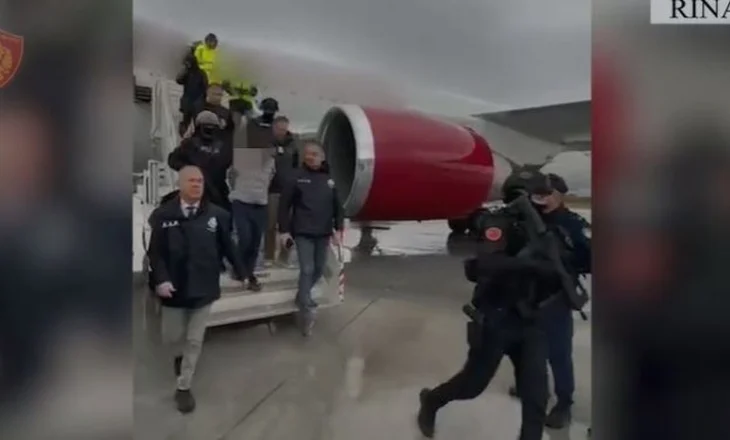 Nga SHBA në Rinas, ekstradohet drejt Italisë shqiptari i dënuar me 30 vite burg për vrasje