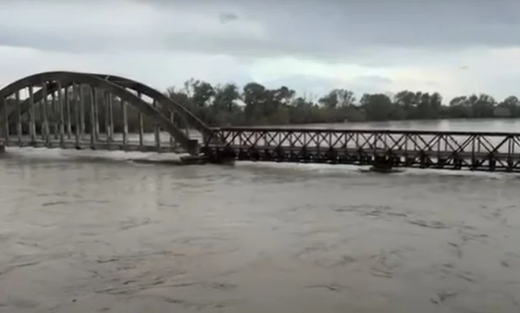 Nga Vlora në Durrës e Lezhë/ Pikat kritike për përmbytje nga reshjet, Ministria e Mbrojtjes bën bilancin e orëve të fundit