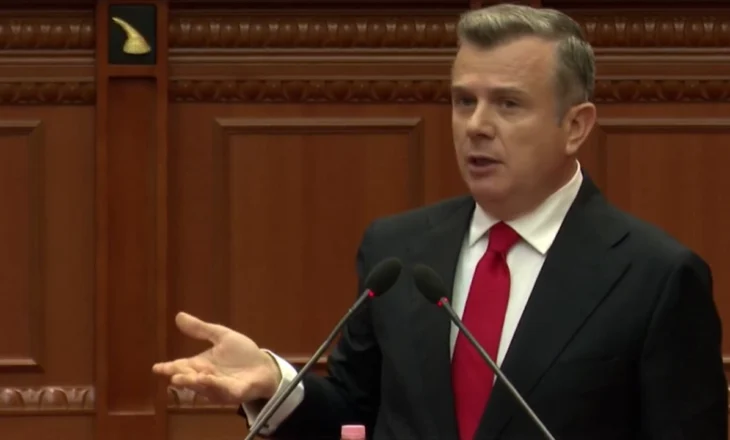 “Ngrije kokën o Sali, e ke tradhtuar vendin sa herë ke pasur mundësi”/ Balla përplaset me opozitën në Kuvend: Guxoni dhe thojini gjyshes që…