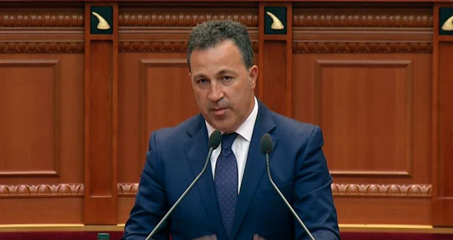 Niko Peleshi ndërpret seancën plenare