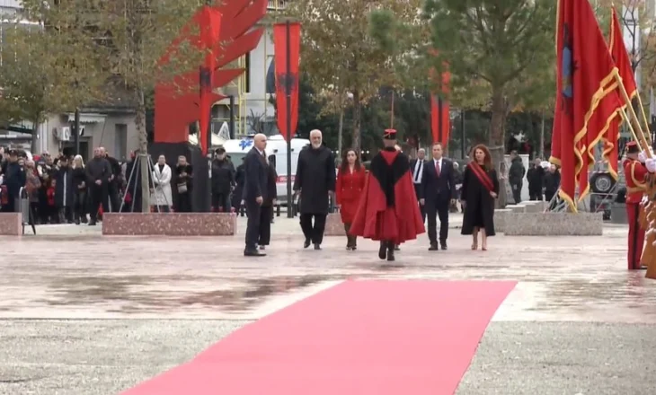 Nis ceremonia e 113-vjetorit të Pavarësisë në Vlorë, mbërrin Edi Rama dhe Vjosa Osmani