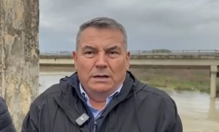 Niveli i lumit Vjosa arrin në 5 metër, kreu i Emergjencave Civile inspekton urën e Mifolit dhe Novoselën