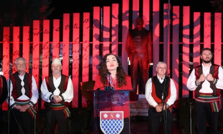 “Një komb, dy flamuj”, Presidentja Osmani uron shqiptarët: Gëzuar Pavarësinë