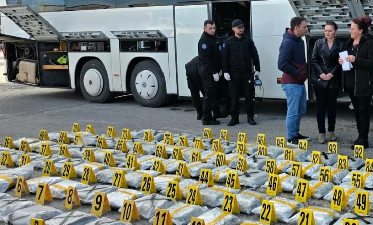 Një muaj paraburgim për shoferin e autobusit që tentoi të transportonte 120 kg marihuanë nga Shqipëria drejt Kosovës