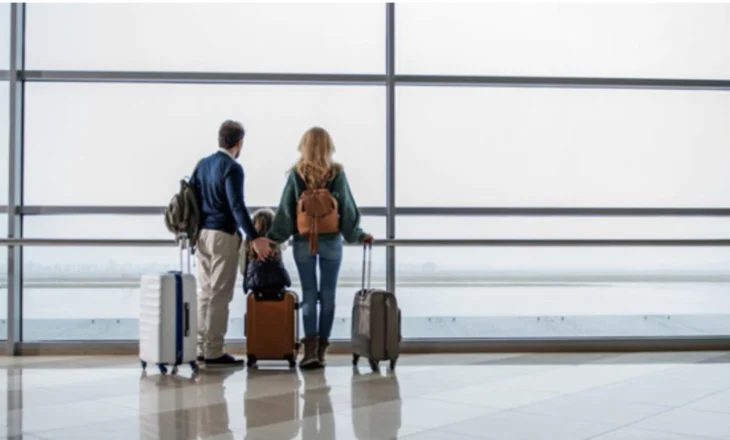 Një në tre shqiptarë planifikon emigrimin! Nga puna tek kushtet më të mira të jetesës, ja cilat janë arsyet kryesore