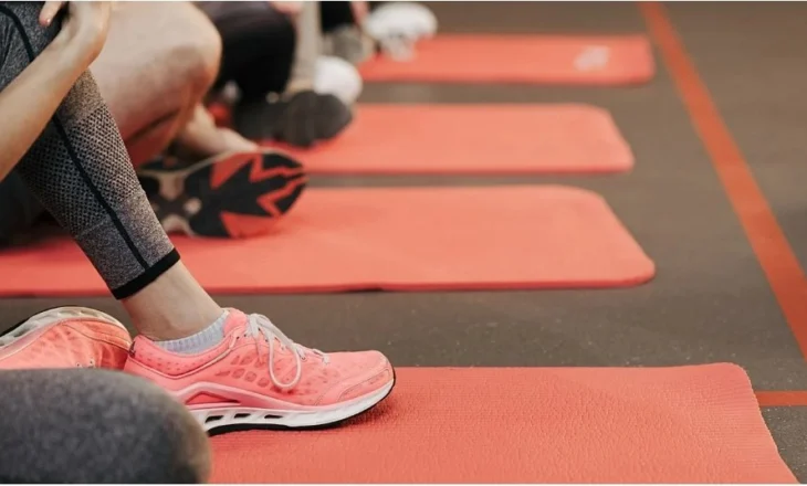 Një studim në Mbretërinë e Bashkuar zbulon se dieta e shëndetshme dhe ushtrimet fizike mund të zvogëlojnë dhjamin e dëmshëm të barkut