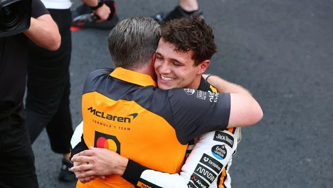 Norris ‘Pole Position’, zhgënjejnë Maks e Luis