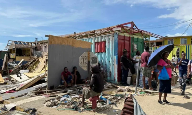 “Nuk dimë çfarë na pret. Ndihmat ende s’kanë mbërritur”/ Xhamajka përballet me pasojat shkatërruese të uraganit “Melissa”