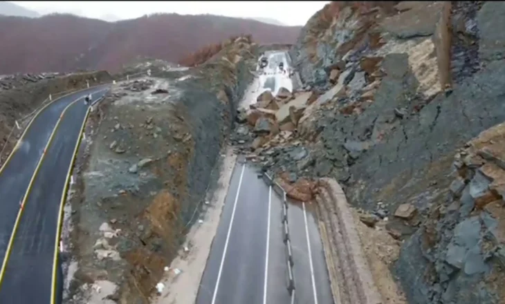 Nuk kanë fund skandalet e qeverisë me rrugët, shembet Qukës–Qafë Plloçë dhe plasaritet Korçë-Ersekë, miliona euro dëm