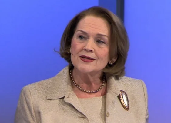 “Nuk më caktonin detyra, ia jepnin vetëm burrave”/ Arta Dade rrëfen vështirësitë e grave në politikë: Isha e vetmja në Kryesi, barrierat…