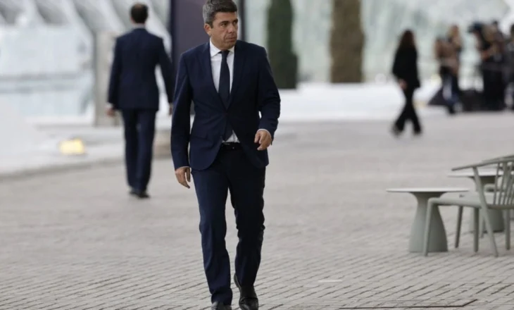 “Nuk mund të vazhdoj më”/ U akuzua se keqmenaxhoi përmbytjet vdekjeprurëse të një viti më parë, jep dorëheqjen presidenti i rajonit të Valencias