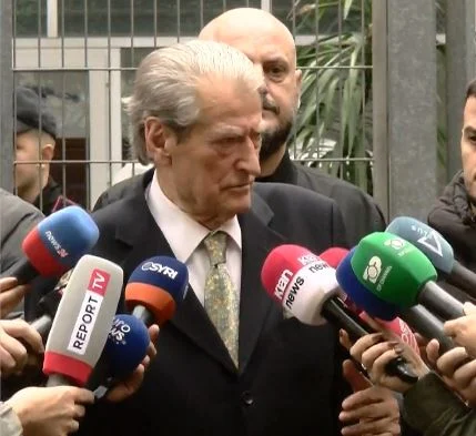 “Nuk u thirra më parë pasi…”/ “21 janari”, pas dy orësh në SPAK, flet Berisha: Rama për epshet e pushtetit të tij…