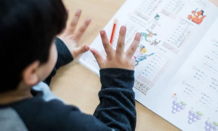 Numërimi me gishta është një trampolinë drejt suksesit në matematikë