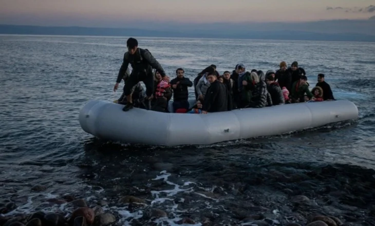 Numri i emigrantëve ilegalë drejt BE-së bie me 22%/ Mesdheu mbetet një “varrezë nënujore”, 1300 të vdekur