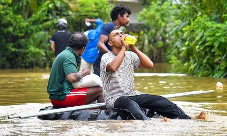 Numri i të vdekurve nga përmbytjet në Sri Lanka rritet në 159, shumë të tjerë janë të zhdukur