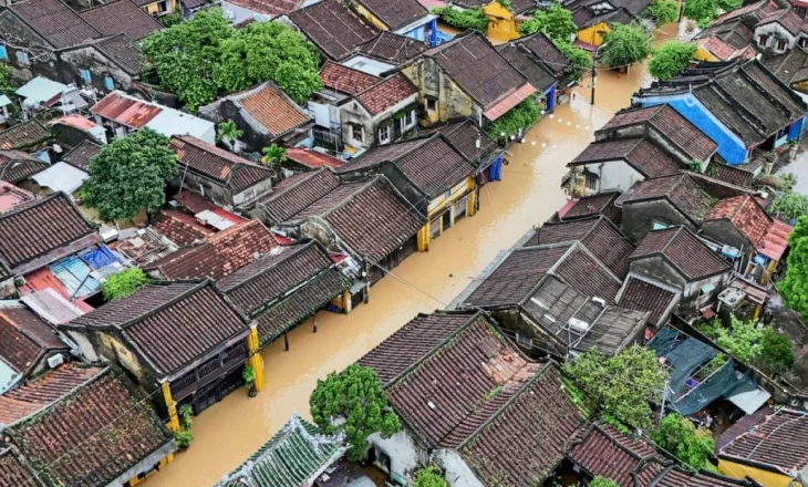 Numri i të vdekurve nga përmbytjet në Vietnam rritet në 35