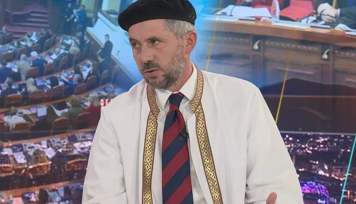 “O doktor, në 2010 ishe pro homoseksualëve”, Ylli Gurra për Berishën: Nuk mund të flasë sot për vlera familjare