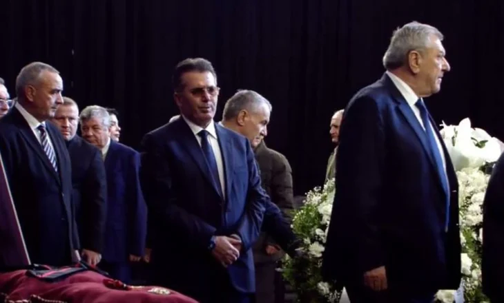 Opozita i bashkohet homazheve për ndarjen nga jeta të Fatos Nanos, të pranishëm Gjekmarkaj, Duka dhe Mediu