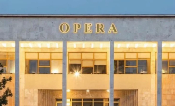 Orkestra e Harqeve e TKOB koncert në drejtimin e dirigjentit James Ross, performancë që bashkon elegancën britanike…