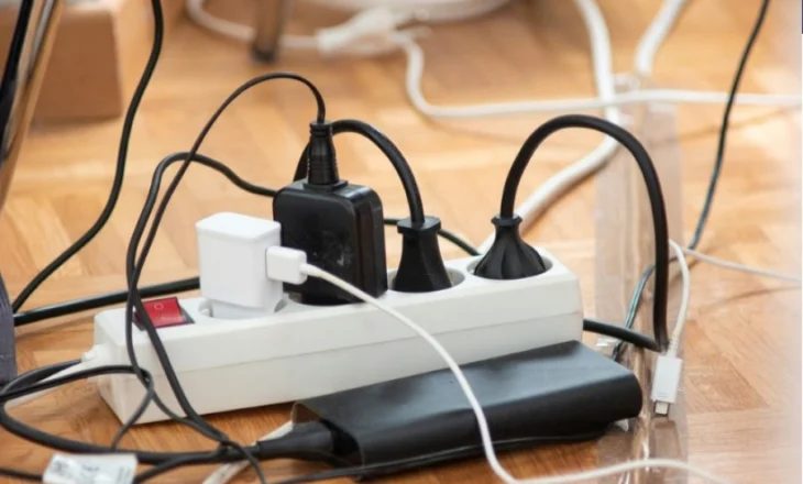 Pajisjet që nuk duhen lidhur me një kabllo zgjatuese