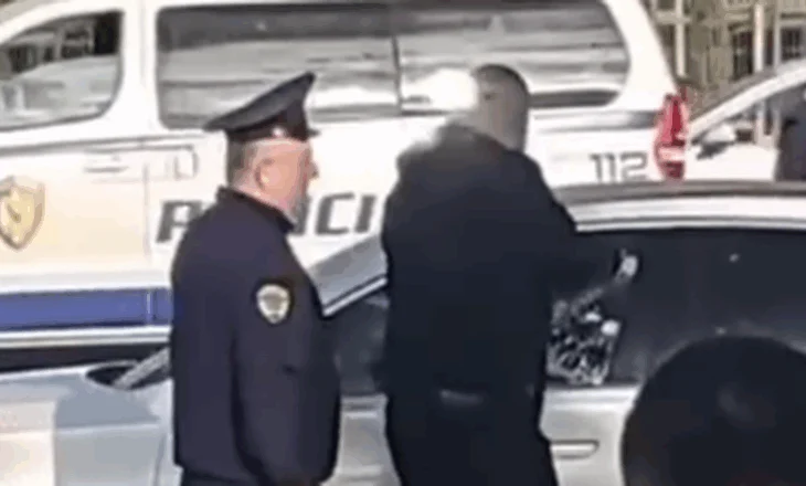 PAMJET e rënda! Shkelma dhe leva xhamit, momenti kur policia tenton të nxjerrë të plagosurin nga makina në Rinas