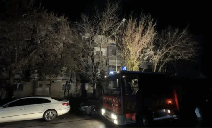 Panik në Shkodër, zjarri përfshin një apartament. Dy të moshuar shpëtojnë pa lëndime