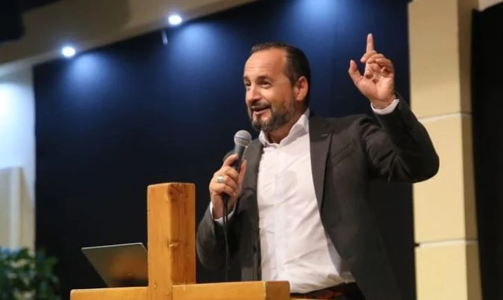 Pano “shpërthen” ndaj deputetëve/ O të paudhë, si do t’i dilni përballë babait dhe nënës