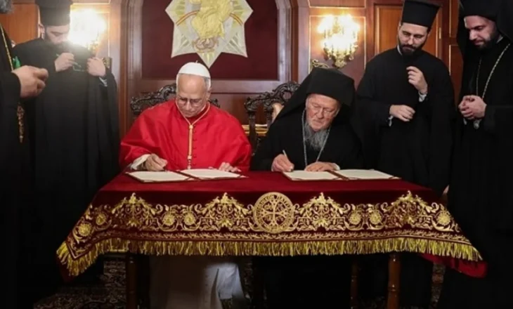 Papa Leo XIV nënshkruan deklaratën me Patriarkun Bartolomeu dhe viziton Xhaminë Blu gjatë vizitës në Turqi