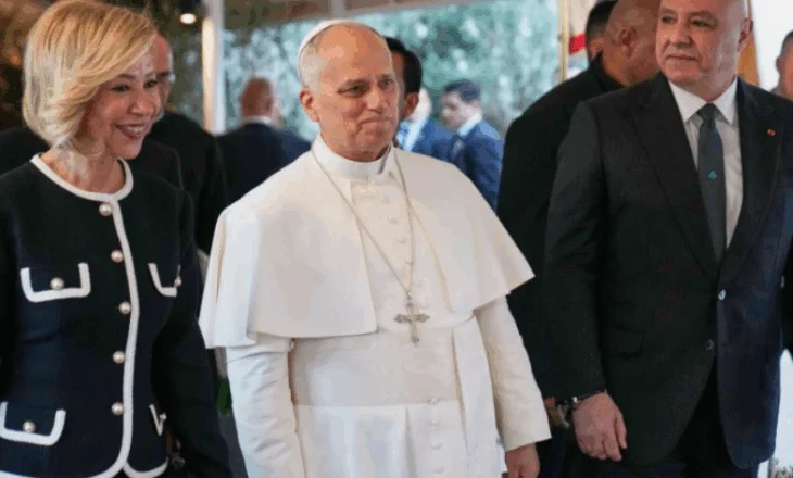 Papa Leoni XIV mbërrin në Bejrut