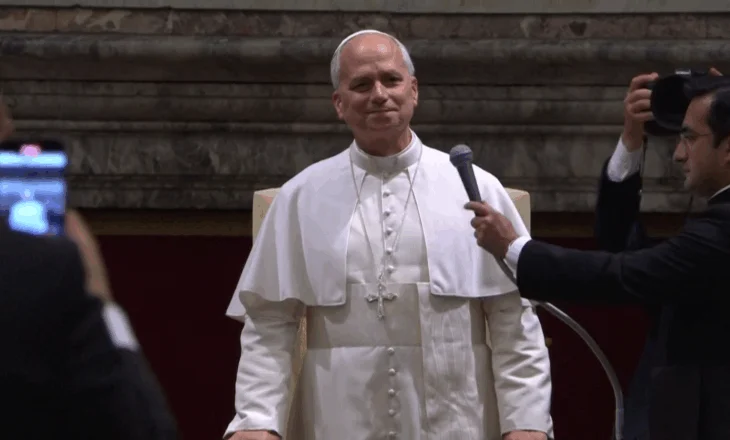 Papa takon yjet e Hollywood, thirrje kineastëve: Mos i shmangni temat e dhimbshme të kohës që kalojmë