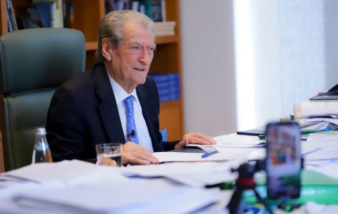 Paralajmëron Berisha: Protesta për të rikthyer votën e lirë