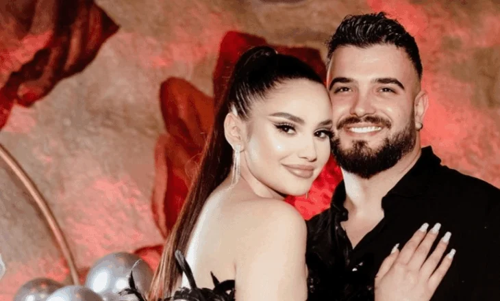 Partnerja e këngëtarit shqiptar humb fëmijën: “Tani të ka parajsa”