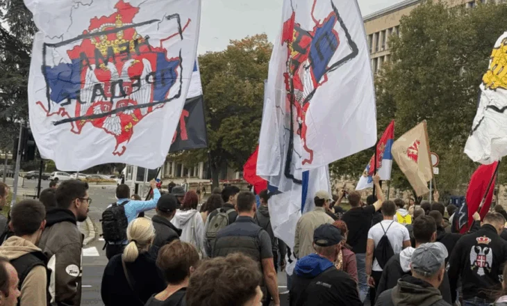 Parullat shoviniste në Serbi: Shqiptarët fyhen njëlloj nga përkrahësit dhe kundërshtarët e pushtetit