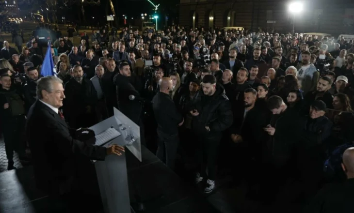 Pas 1 ore e 30 minutash mbyllet protesta e opozitës përpara Kryeministrisë, Berisha: Do mblidhemi çdo javë deri sa…