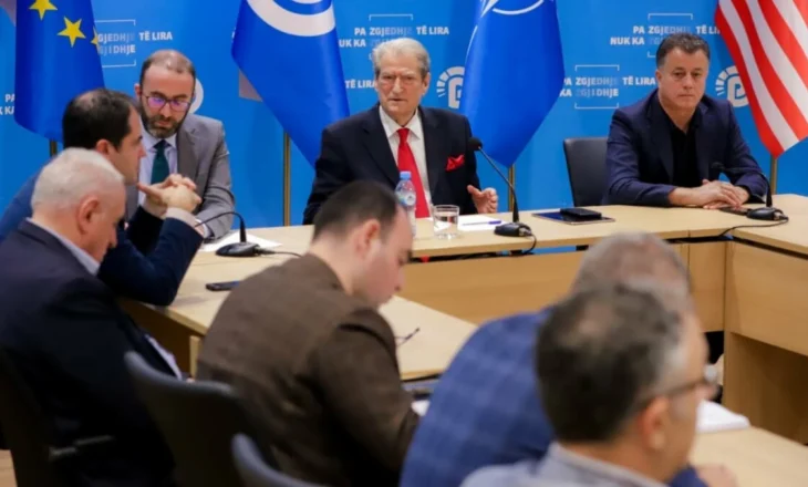 Pas humbjes së thellë, Berisha braktiset dhe nga të tijët/ Ja kush janë deputetët që nuk i shkuan në mbledhje