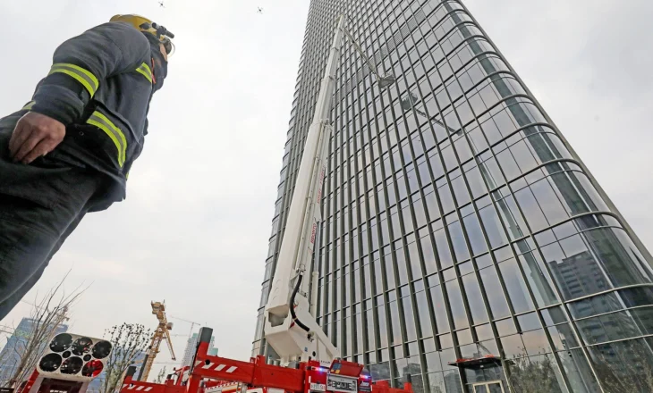 Pas zjarrit në Hong – Kong , ndërtesat e larta do i nënshtrohen kontrollit të sigurisë