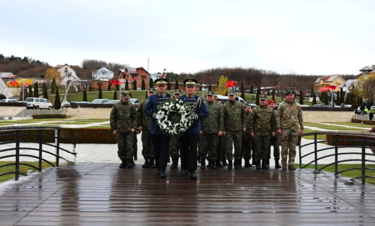 Pavarësia festohet në Kosovë, vizita dhe kurora me lule në memorialin “Adem Jashari” në Prekaz