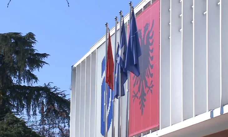 PD nis bojkotin e komisioneve parlamentare, demokratët mblidhen sot në seli