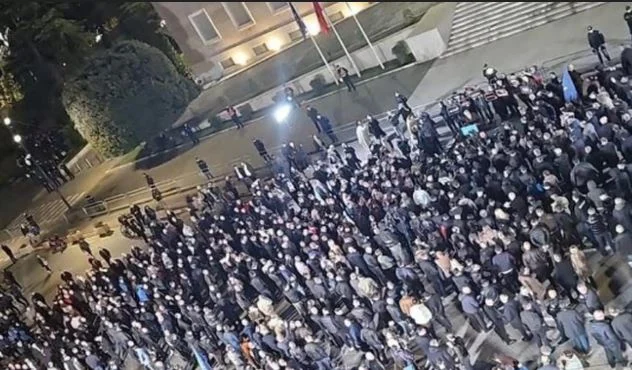 PD organizon protestën e dytë para Kryeministrisë, zbulohet data