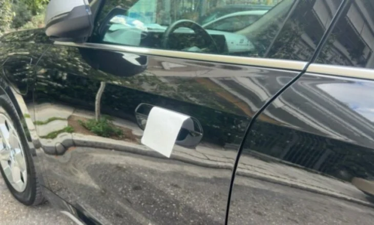 Peceta në dorezën e makinës, truku i ri i hajdutëve, ja strategjia që përdorin