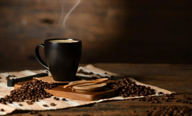 Për të ngadalësuar plakjen biologjike, ja sa filxhanë kafe duhet të pini në ditë…