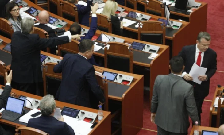 Përdori gjuhë fyese dhe kërcënuese, Grupi i PD-së kërkon përjashtimin e Taulant Ballës me 10 ditë nga Kuvendi