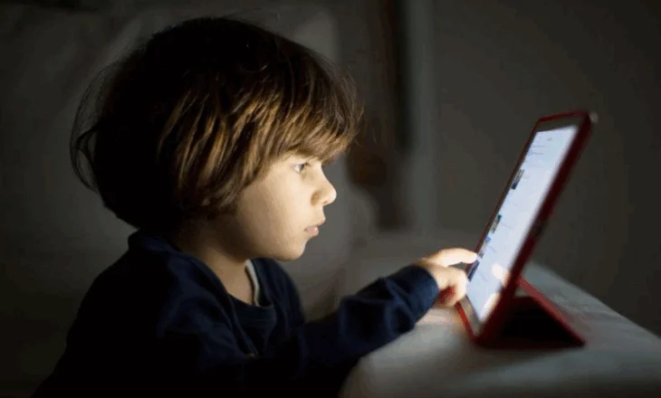 Përdorimi i telefonave inteligjentë ndikon në strukturën e trurit te fëmijët