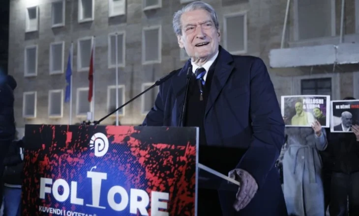 Përfunduar tubimi i demokratëve para Kryeministrisë, Berisha: Nuk do ndalemi deri në largimin e Ramës